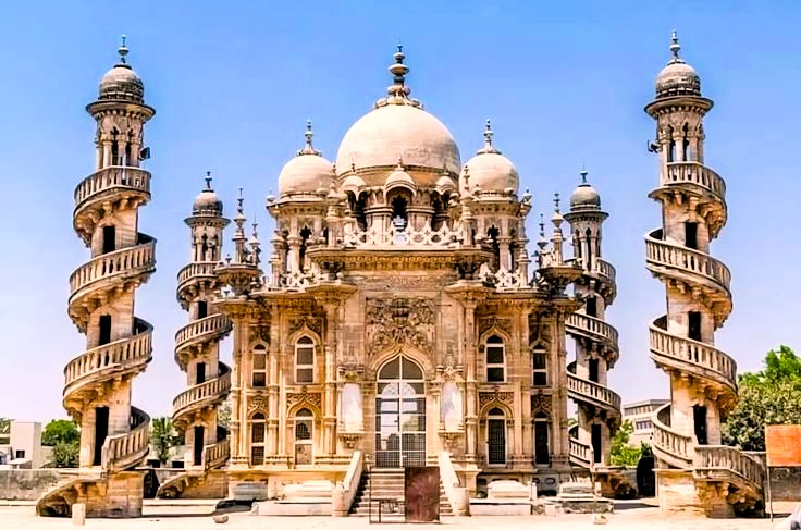 Royal Junagadh Heritage – Mahabat Maqbara and Darbar Hall Guide 2026